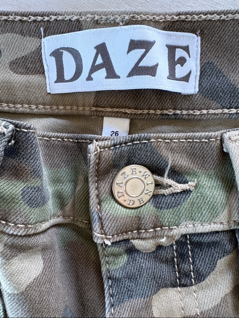 DAZE Organic Cotton Far Out High Rise Wide Leg Camo Jeans 26 - Picture 6 of 7